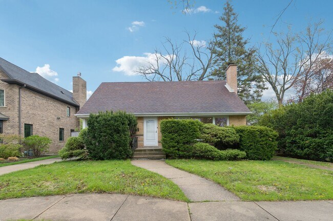 Primary Photo - 9225 Karlov Ave
