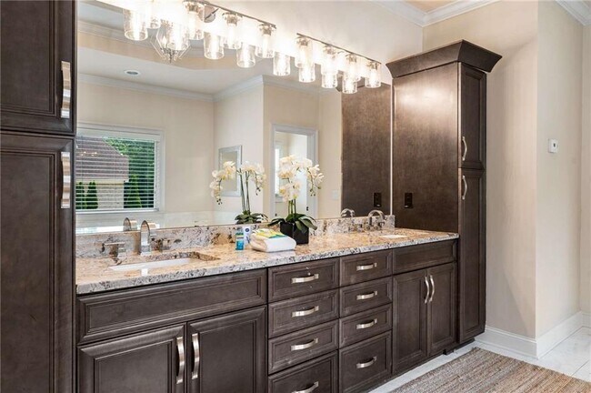 Building Photo - 6552 Long Acres Dr