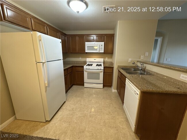 Building Photo - 7701 W Robindale Rd