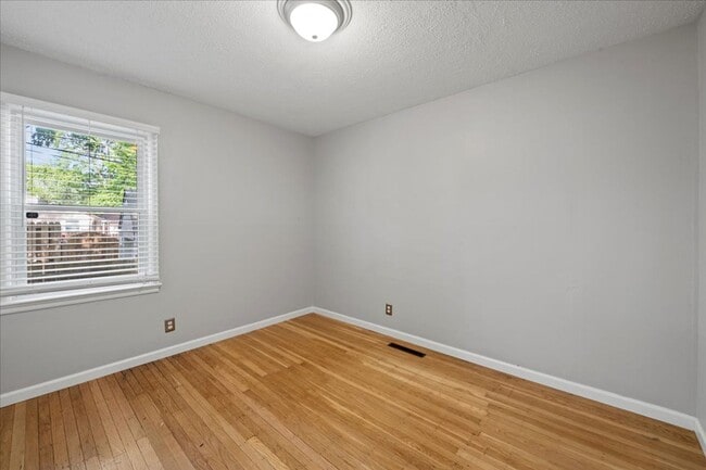 Building Photo - 2113 Pamela Dr