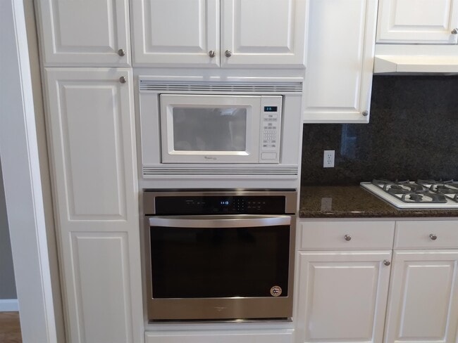 Building Photo - 553 W Fallbrook Ave