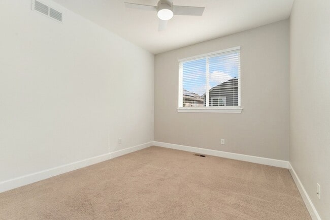 Building Photo - Evolve Real Estate: Evolve Real Estate: Meticulous Executive 4 Bedroom Plus Den Plus Finished Bas...