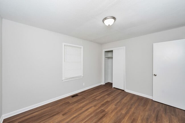 Building Photo - Comfort & Convenience in Northport – 4BR H...