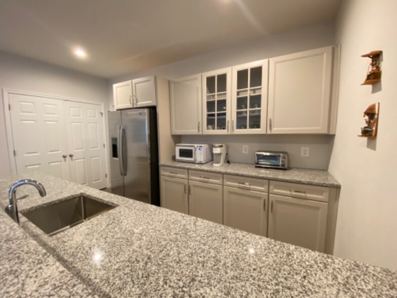 Building Photo - 107 Nevermore Dr