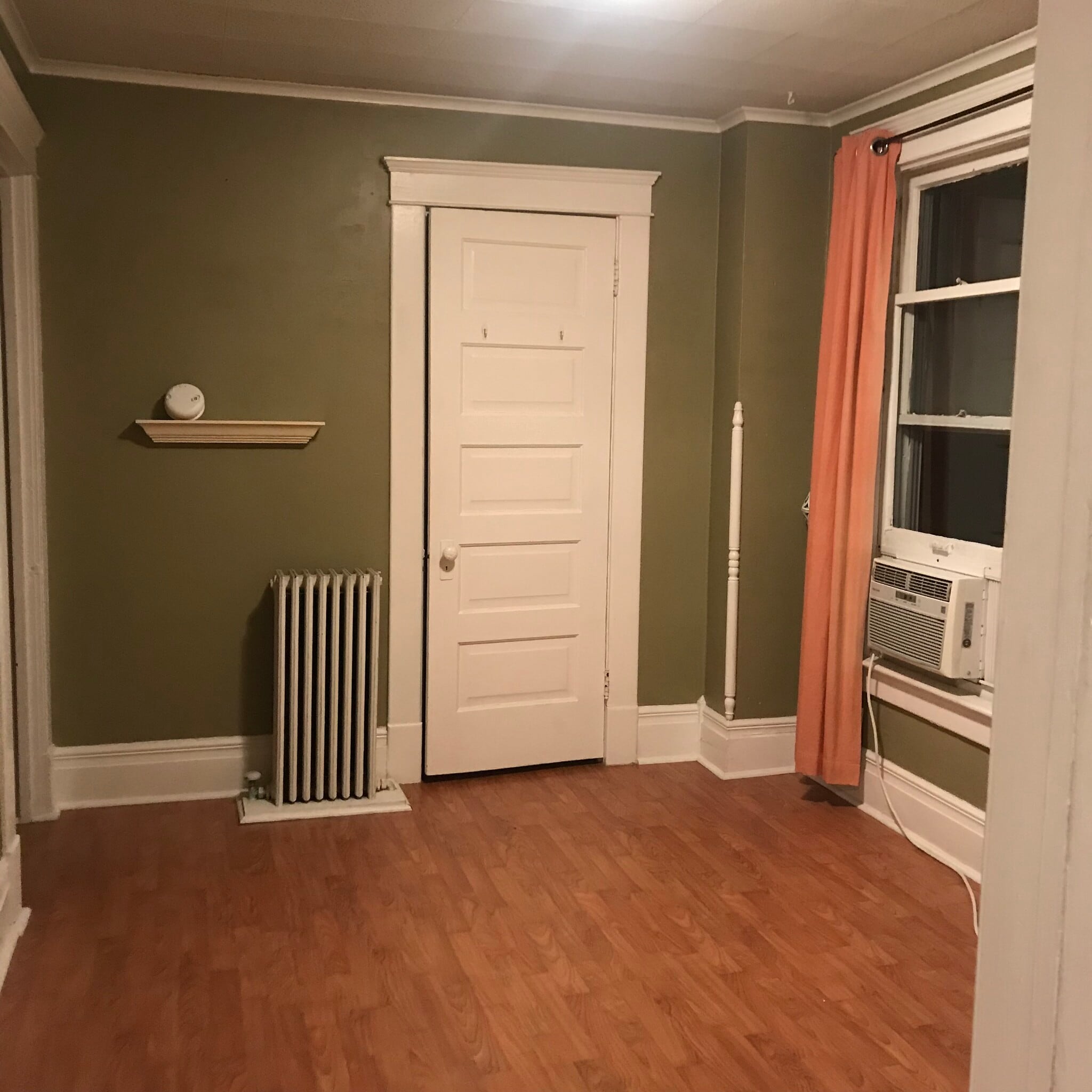 bedroom - 717 W Huron St