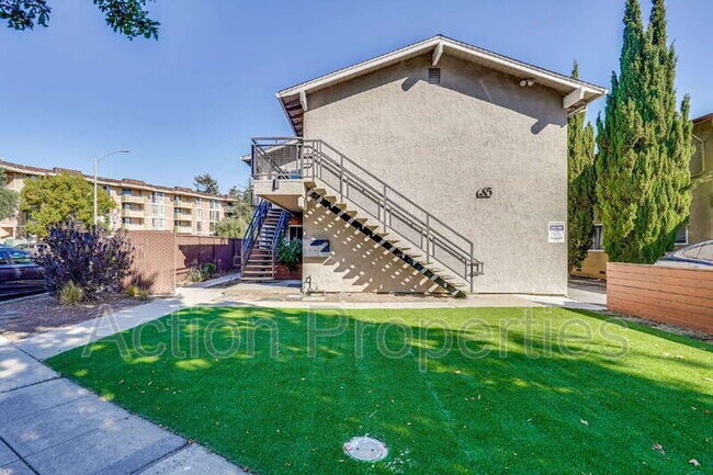 Building Photo - 685 Foxtail Dr