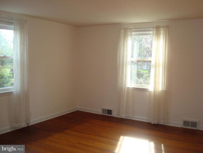 Building Photo - 1346 Faucett Dr