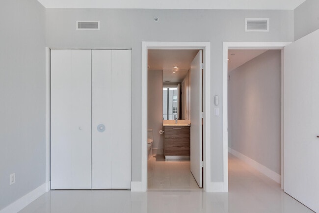 Building Photo - 1300 S Miami Ave