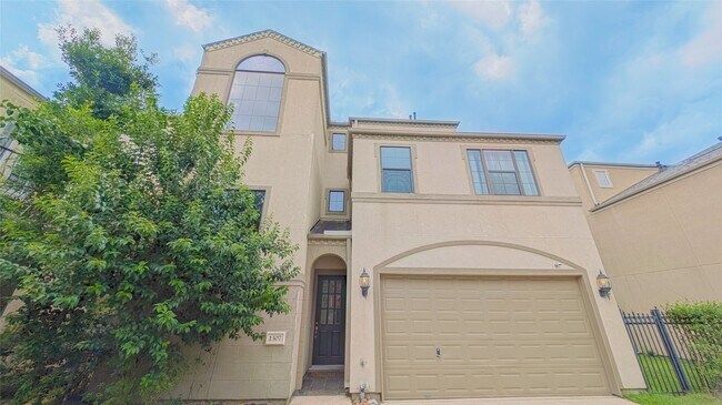 Primary Photo - 1307 Riverine Ct