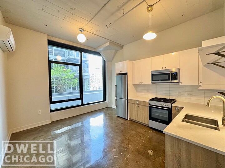 Building Photo - 152 W Huron St