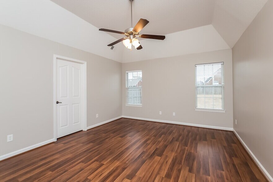 Building Photo - 8332 Pinnacle Dr
