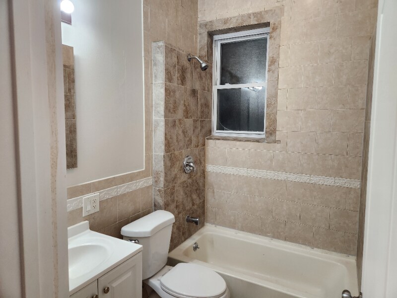 Building Photo - 2656 S Kolin Ave