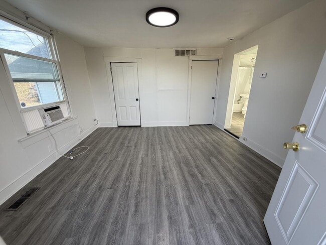 Building Photo - 2235 Ekin Ave