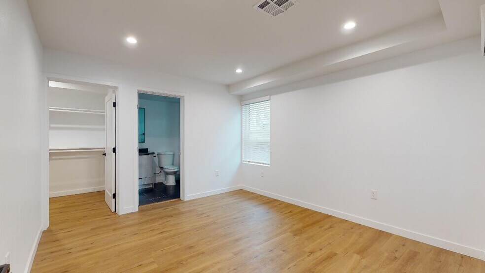 Building Photo - 1311 N Harvard Blvd