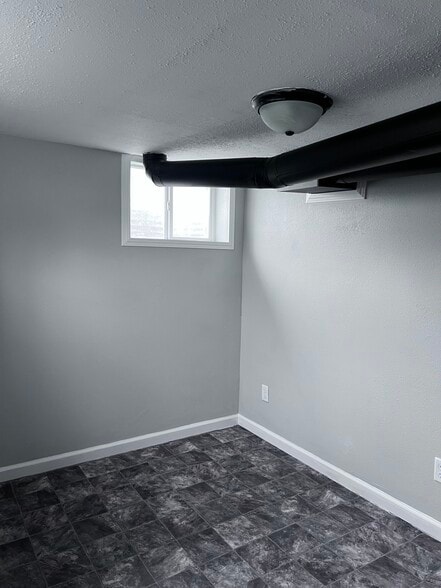 Building Photo - 639 S Main Ave