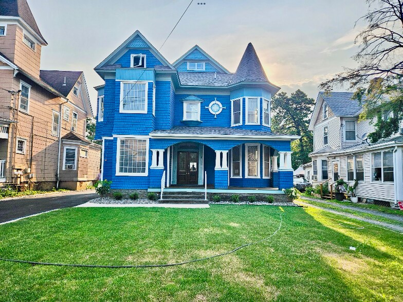 Building Photo - 90 Shrewsbury Ave