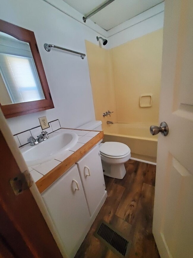 Building Photo - Ready to move in!