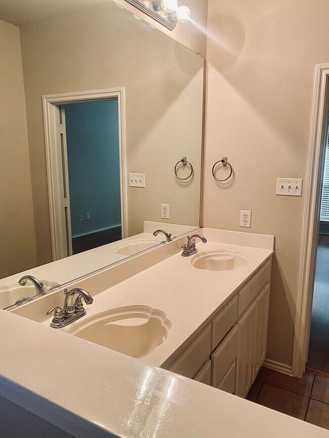 Building Photo - Gorgeous 3-Bedroom Home in Marine Creek Ra...