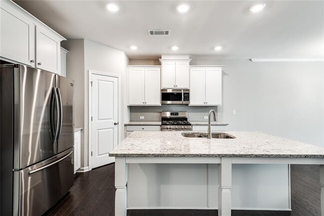 Building Photo - 554 Elm Bluff Way