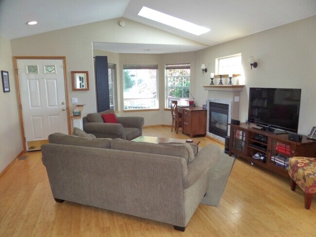 Building Photo - 1911 Ponderosa Ct