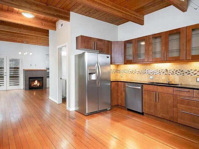 Building Photo - 38 NE Going St