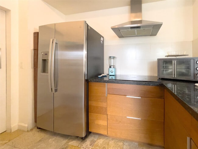 Building Photo - 1900 Van Buren St