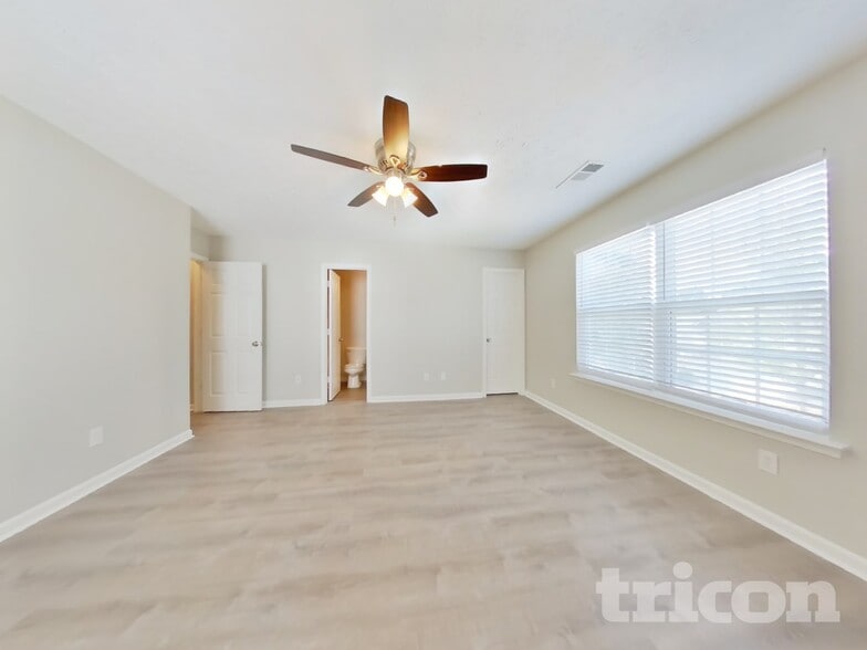 Building Photo - 261 Silver Ridge Dr