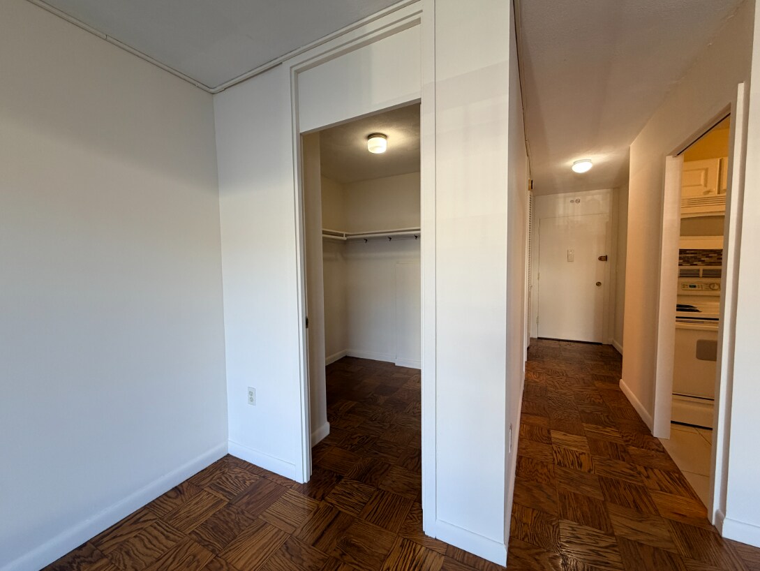 Building Photo - 16 Monmouth Ct