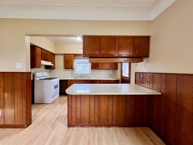 Building Photo - 3 Bedroom House - East Toledo