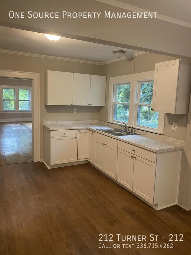 Building Photo - 212 Turner St