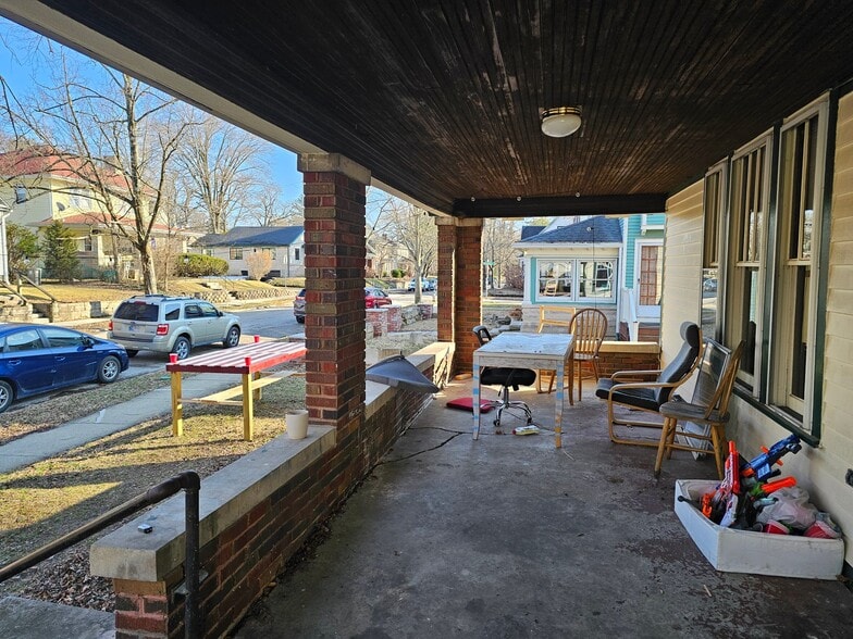 Building Photo - 618 S Fess Ave
