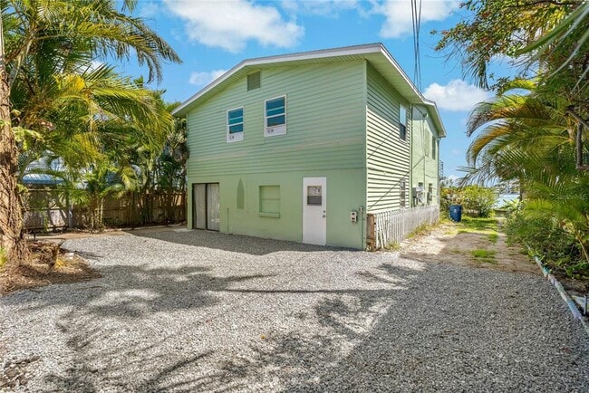 Building Photo - 8441 Bayshore Dr