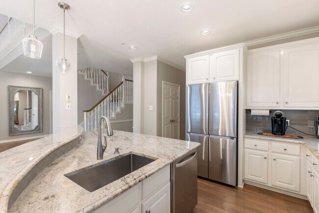 Building Photo - 10 Scenic Mill Pl