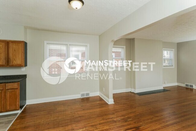 Building Photo - 3 Bedroom Pet-Friendly Home in Louisville, KY with Main Street Renewal
