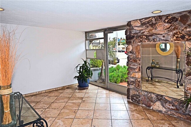 Building Photo - 1250 E Ocean Blvd