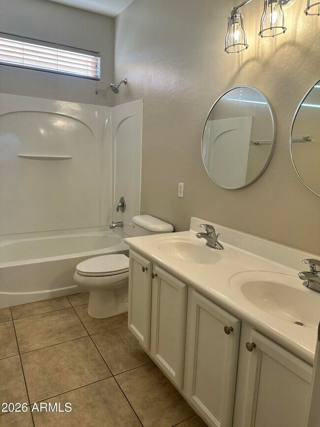 Building Photo - 3804 E Flower Ct
