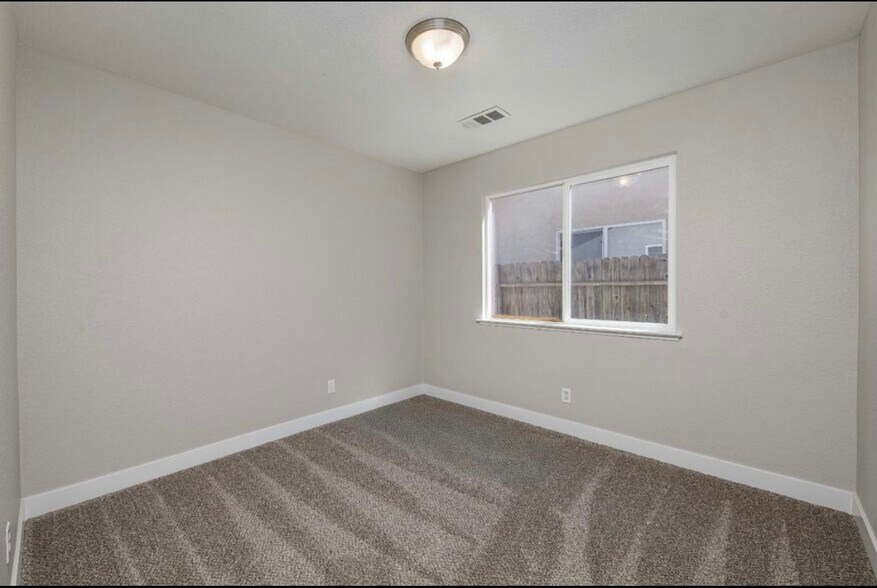 Building Photo - 210 Cordova Ln