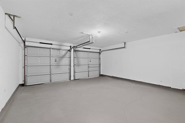 Building Photo - 524 Longridge Dr