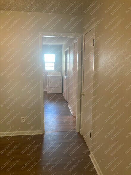 Building Photo - 1706 Badt Ave