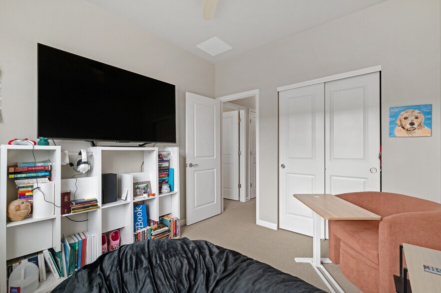 Building Photo - 1837 S Poplar Ct