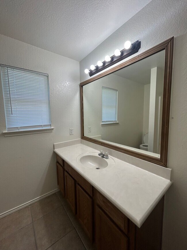 Building Photo - Spacious 4 bedroom China Spring Home