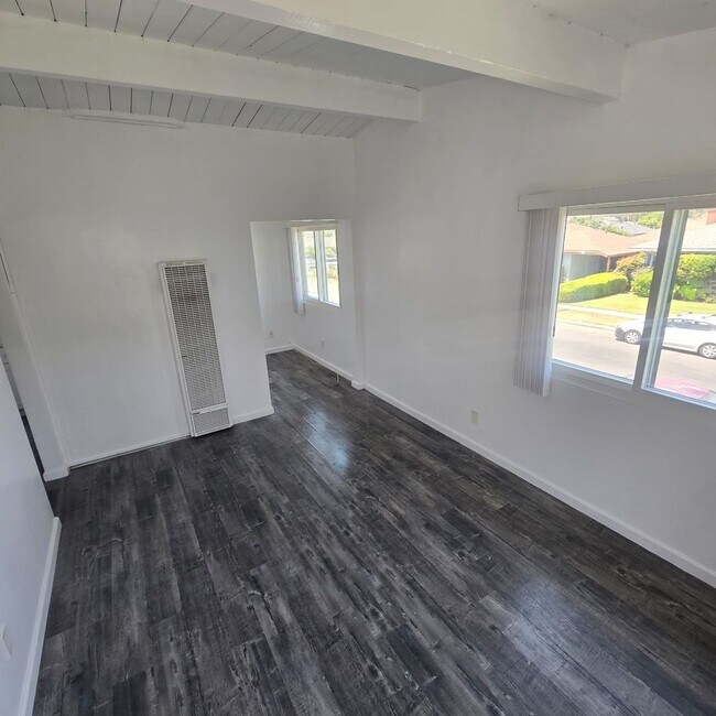 Interior Photo - Felton Apts.