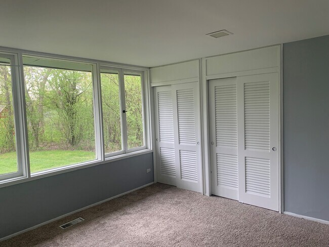 Building Photo - 715 Longwood Dr