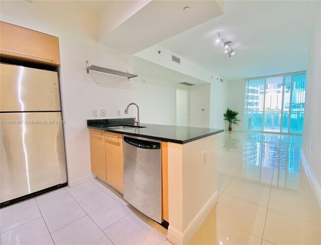 Primary Photo - 950 Brickell Bay Dr