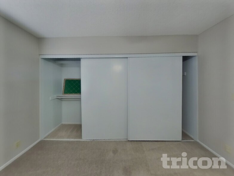 Building Photo - 313 W Nopal Pl