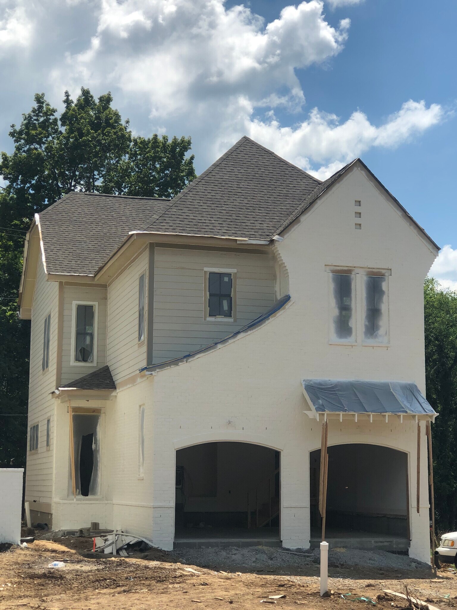 Actual photo of the home. - 1945b Kimbark Dr