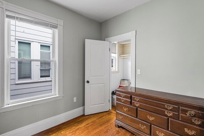 Building Photo - 37 Harbor View St