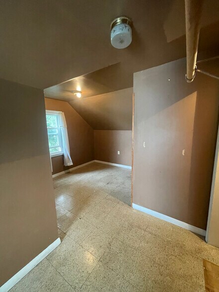 Building Photo - 311 Raphael Ave