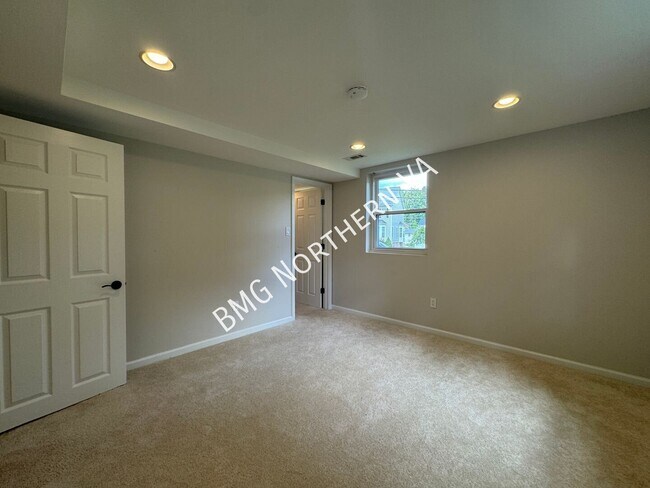 Building Photo - 1109 Hillcrest Dr SW