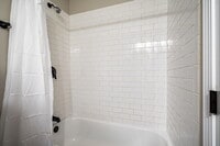 Building Photo - Gorgeous Atlanta House, Close to Parks & Amenities